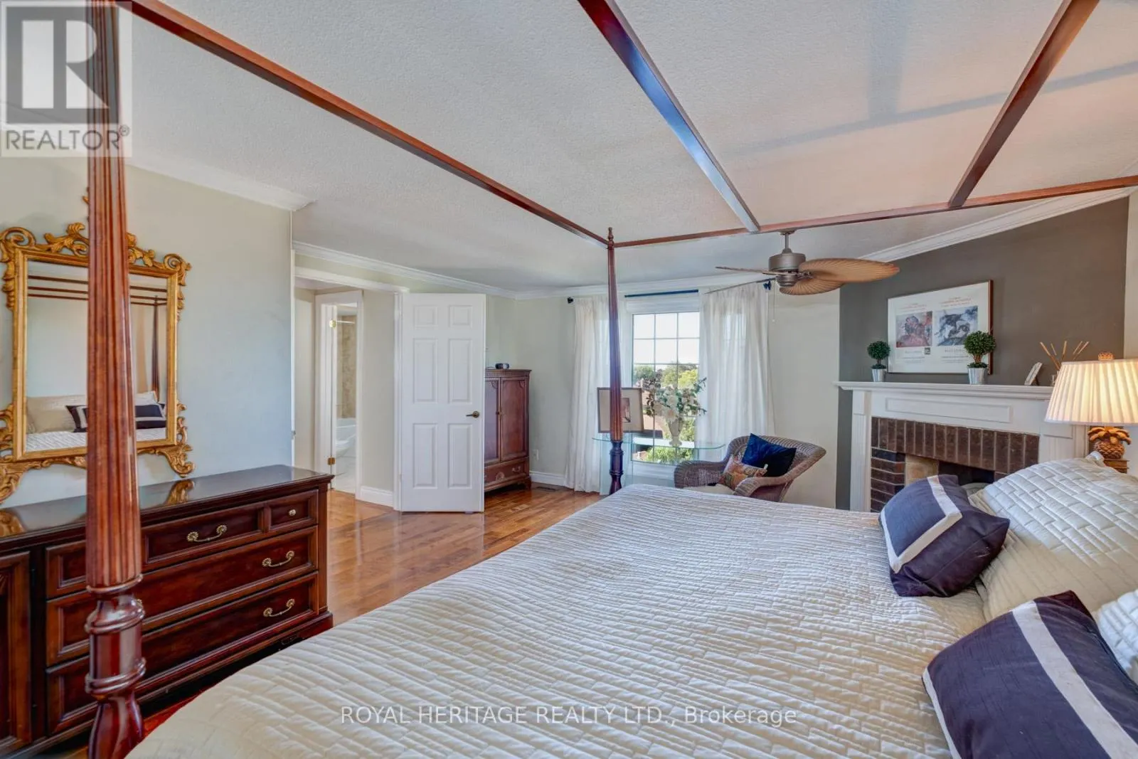 10 ANSTEAD CRESCENT