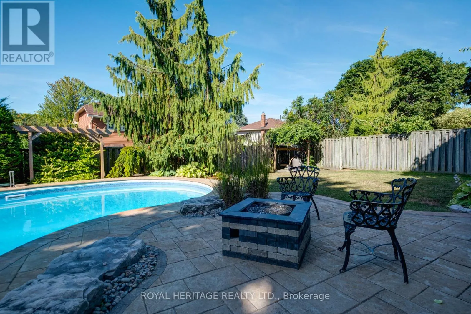 10 ANSTEAD CRESCENT