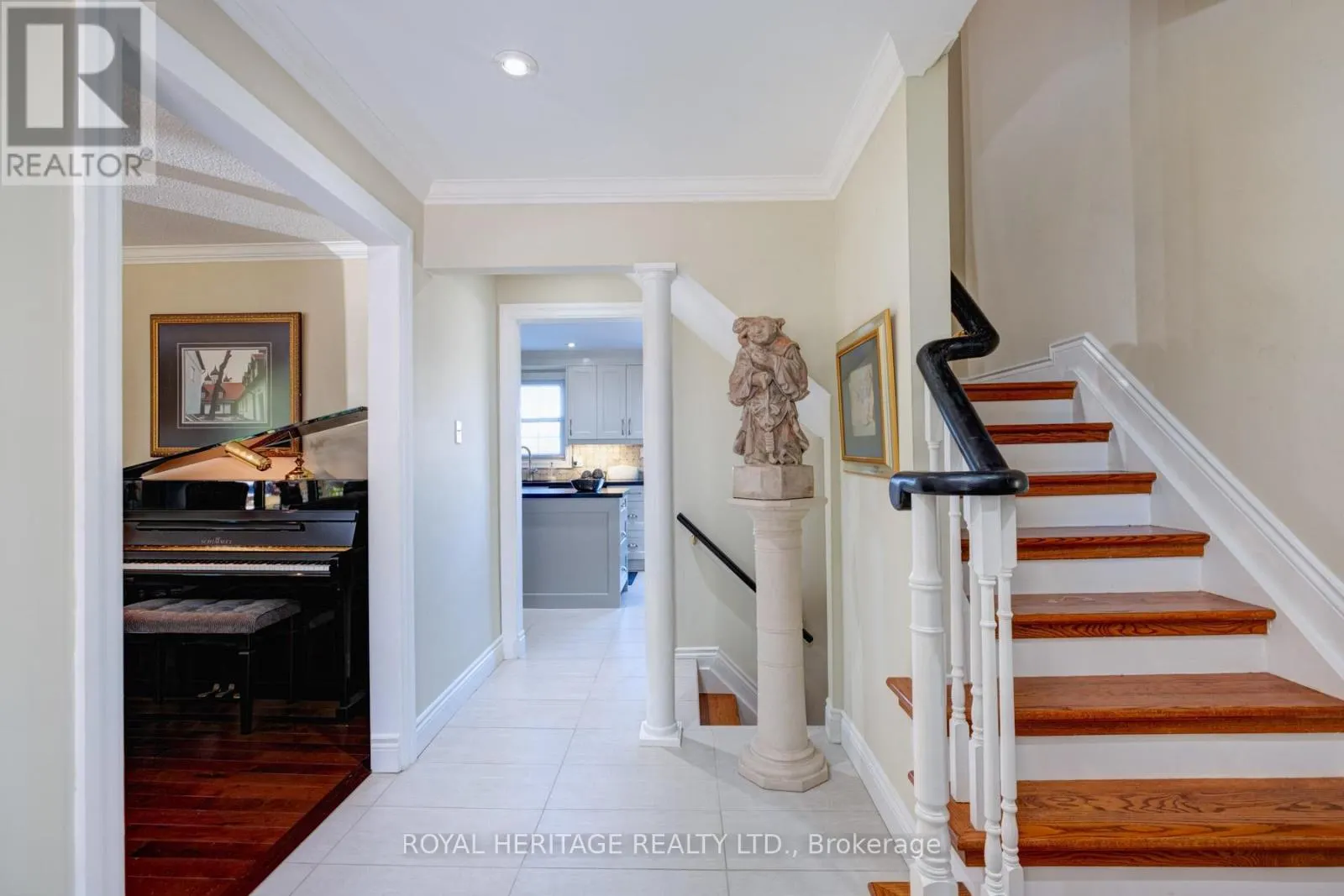 10 ANSTEAD CRESCENT