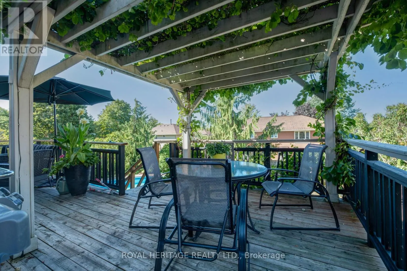 10 ANSTEAD CRESCENT