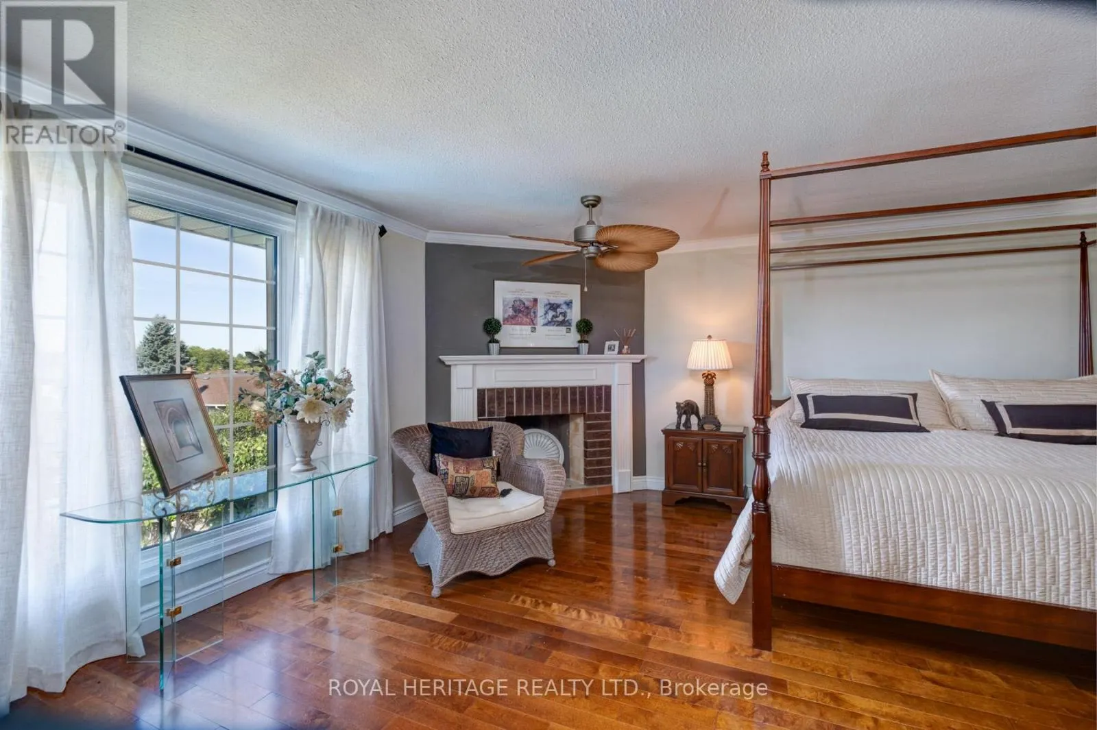 10 ANSTEAD CRESCENT