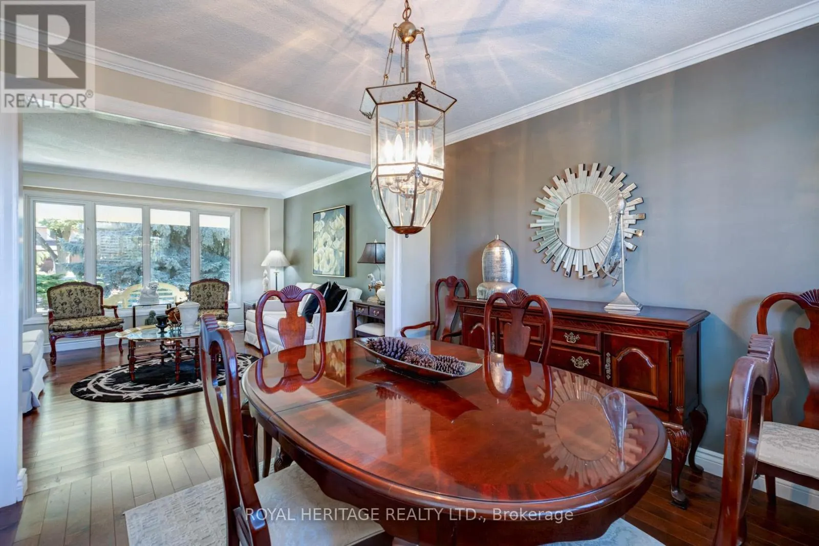10 ANSTEAD CRESCENT
