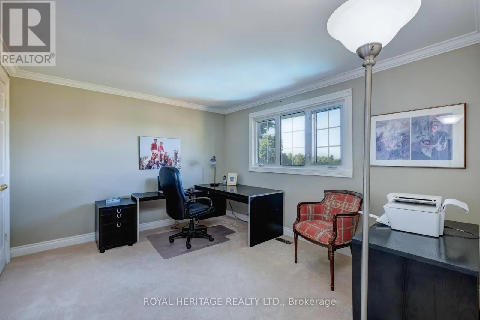 10 ANSTEAD CRESCENT