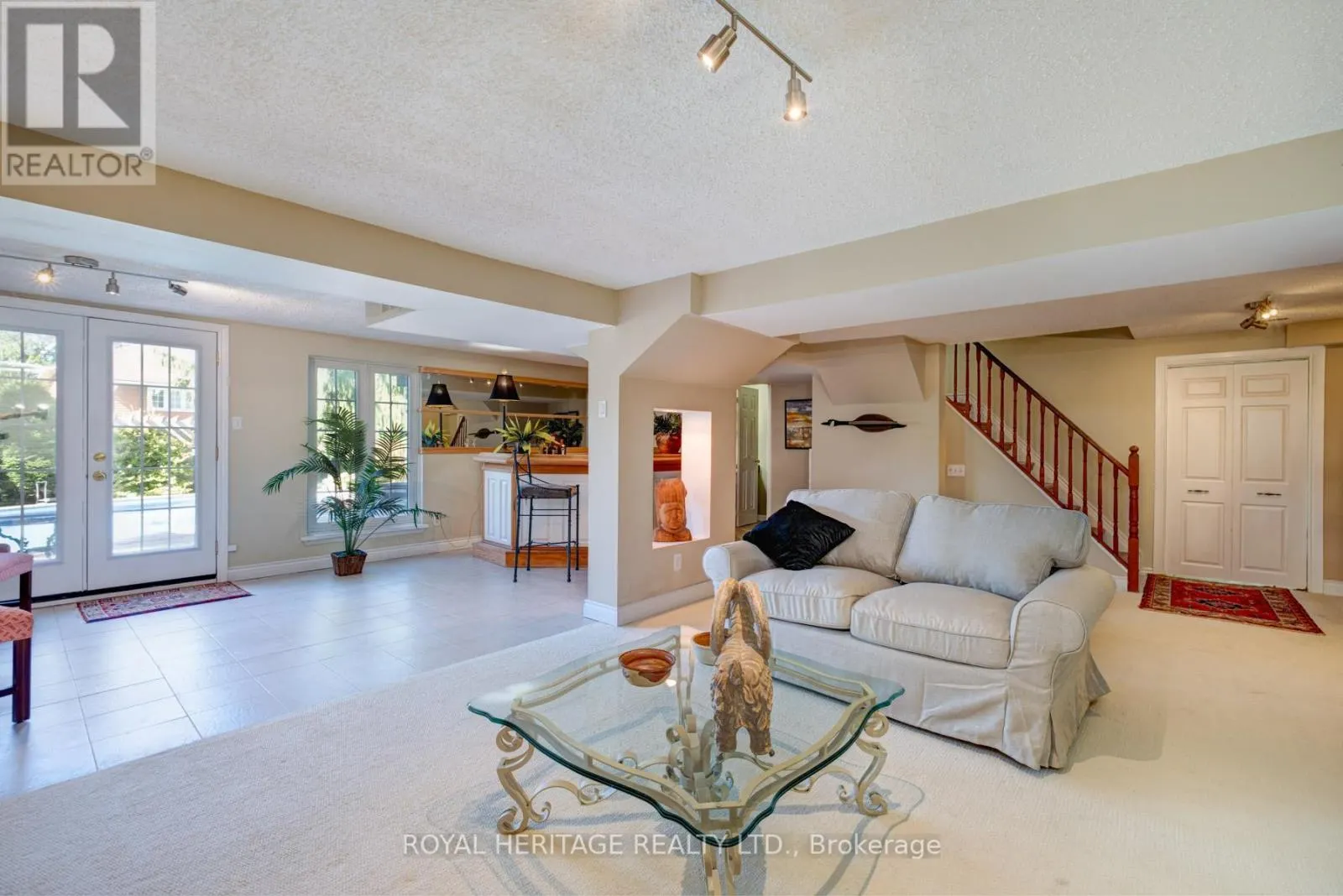 10 ANSTEAD CRESCENT