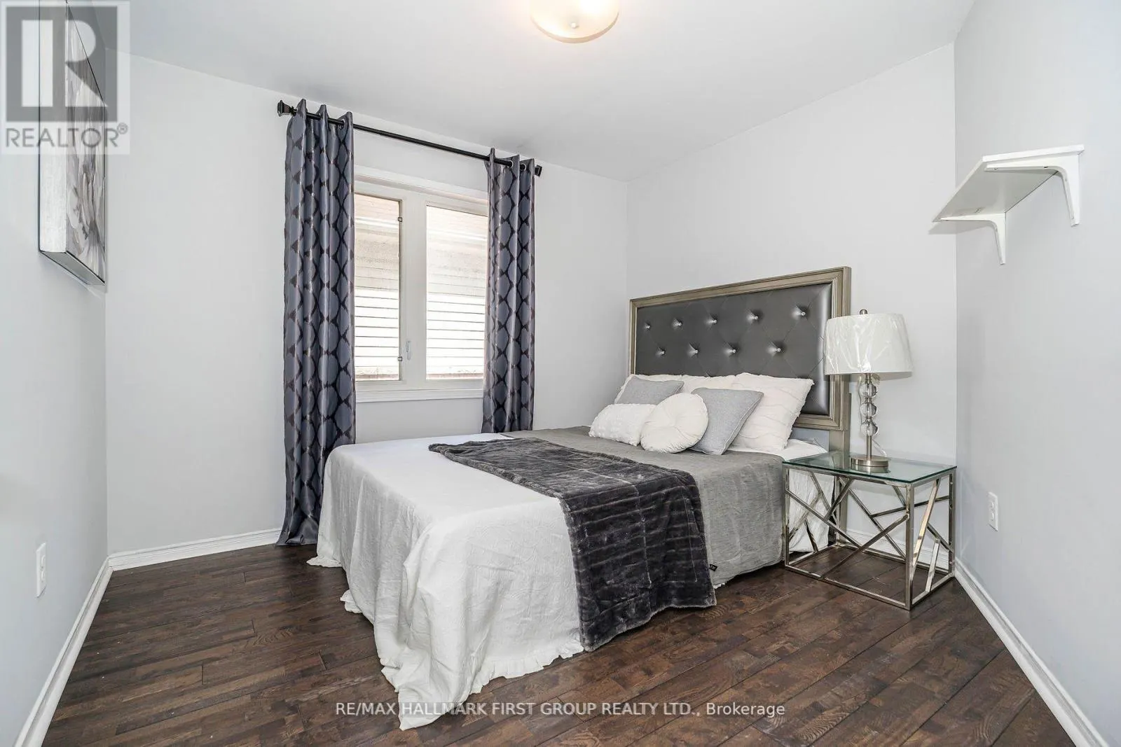 527 ROSSLAND ROAD E