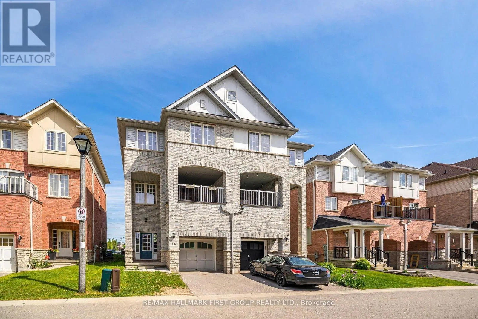 527 ROSSLAND ROAD E