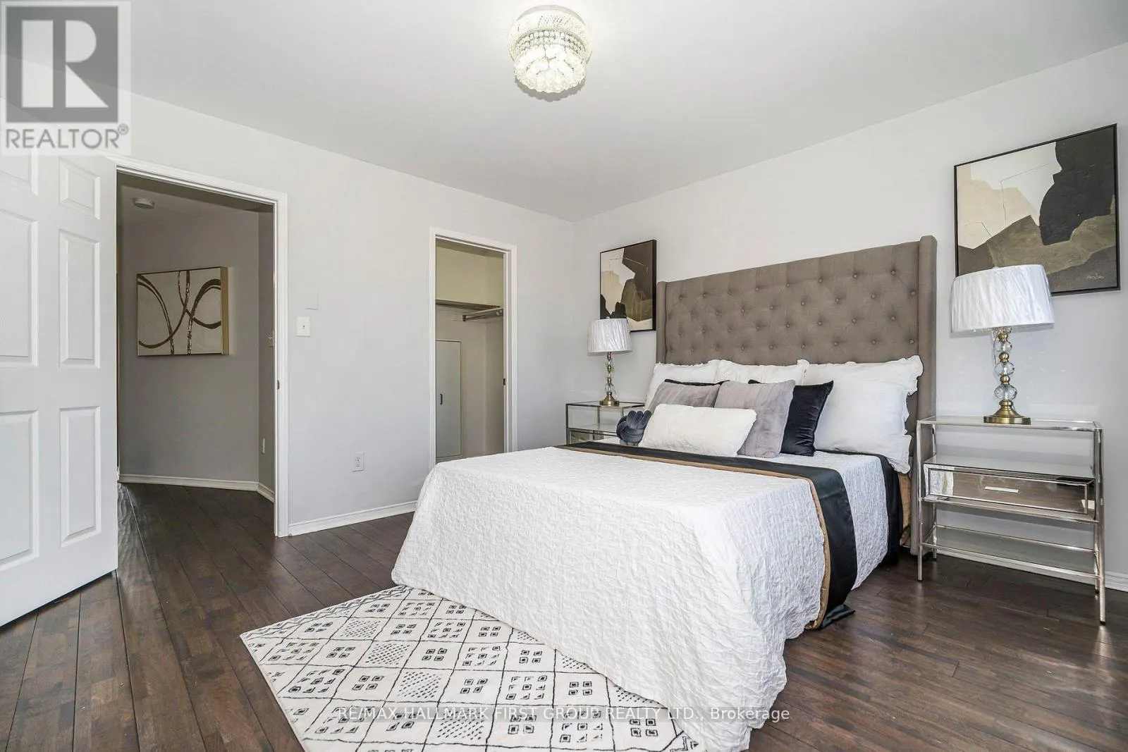 527 ROSSLAND ROAD E