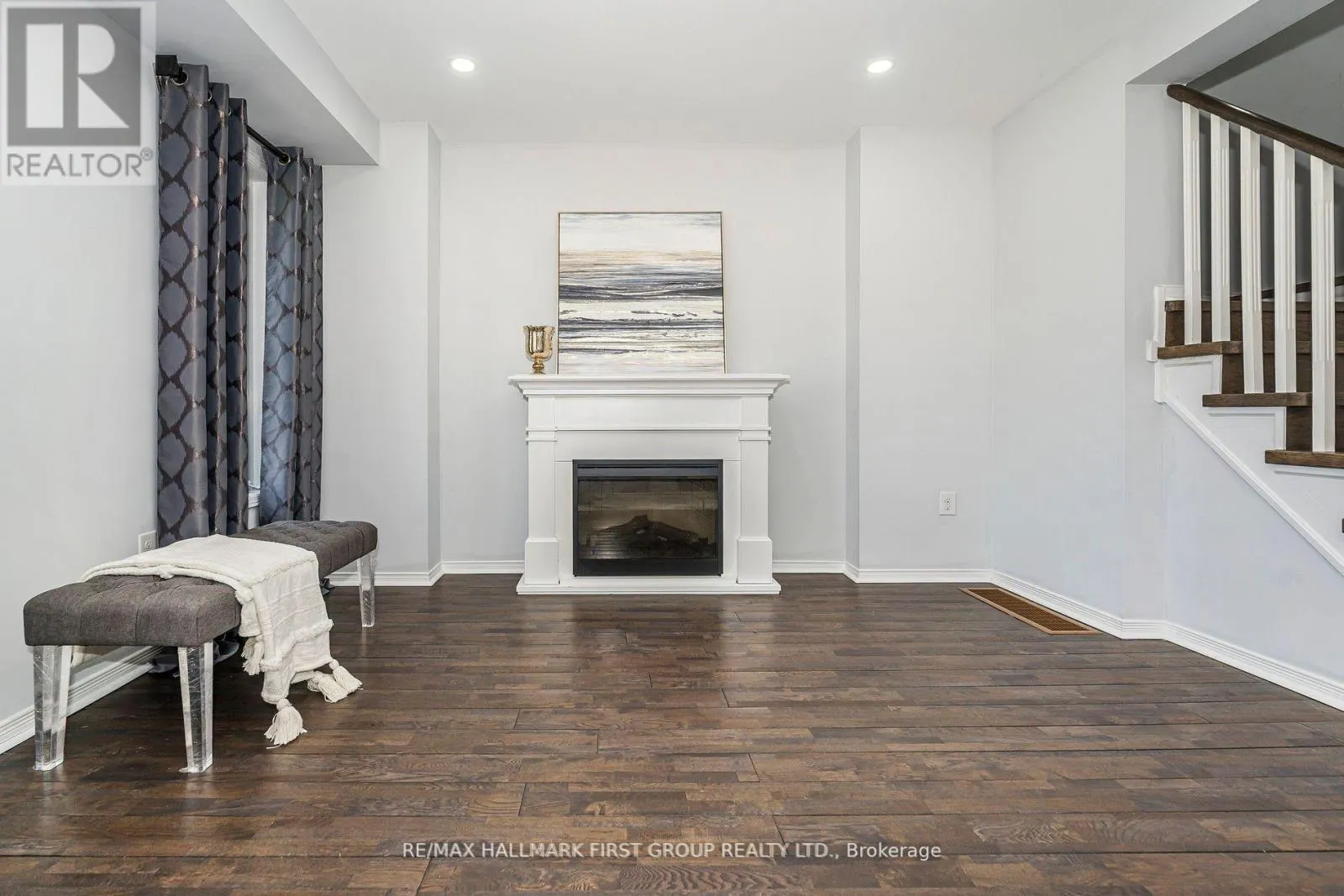 527 ROSSLAND ROAD E