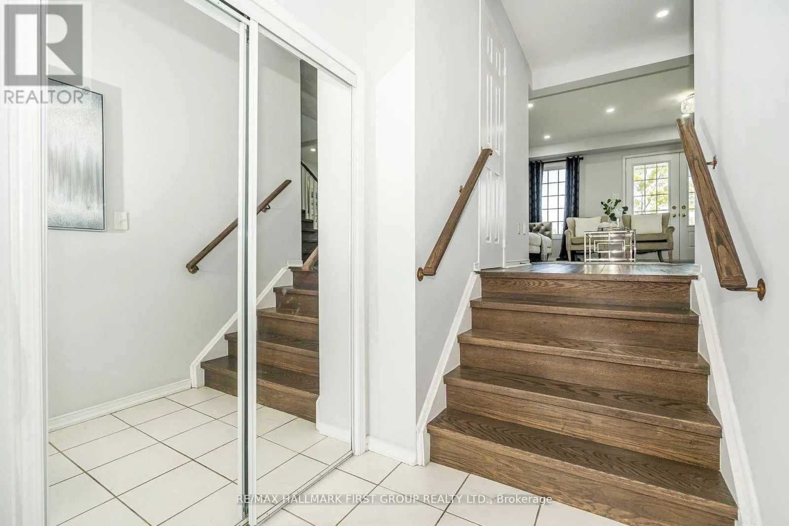 527 ROSSLAND ROAD E