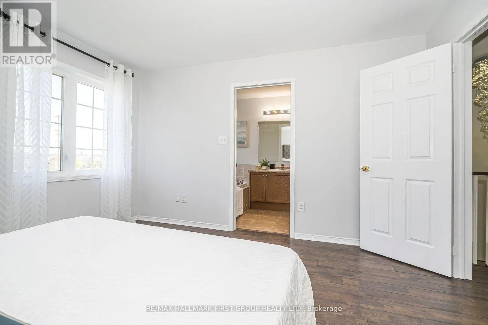 527 ROSSLAND ROAD E