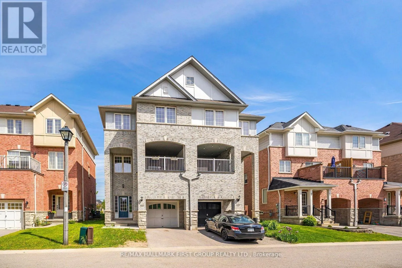 527 ROSSLAND ROAD E