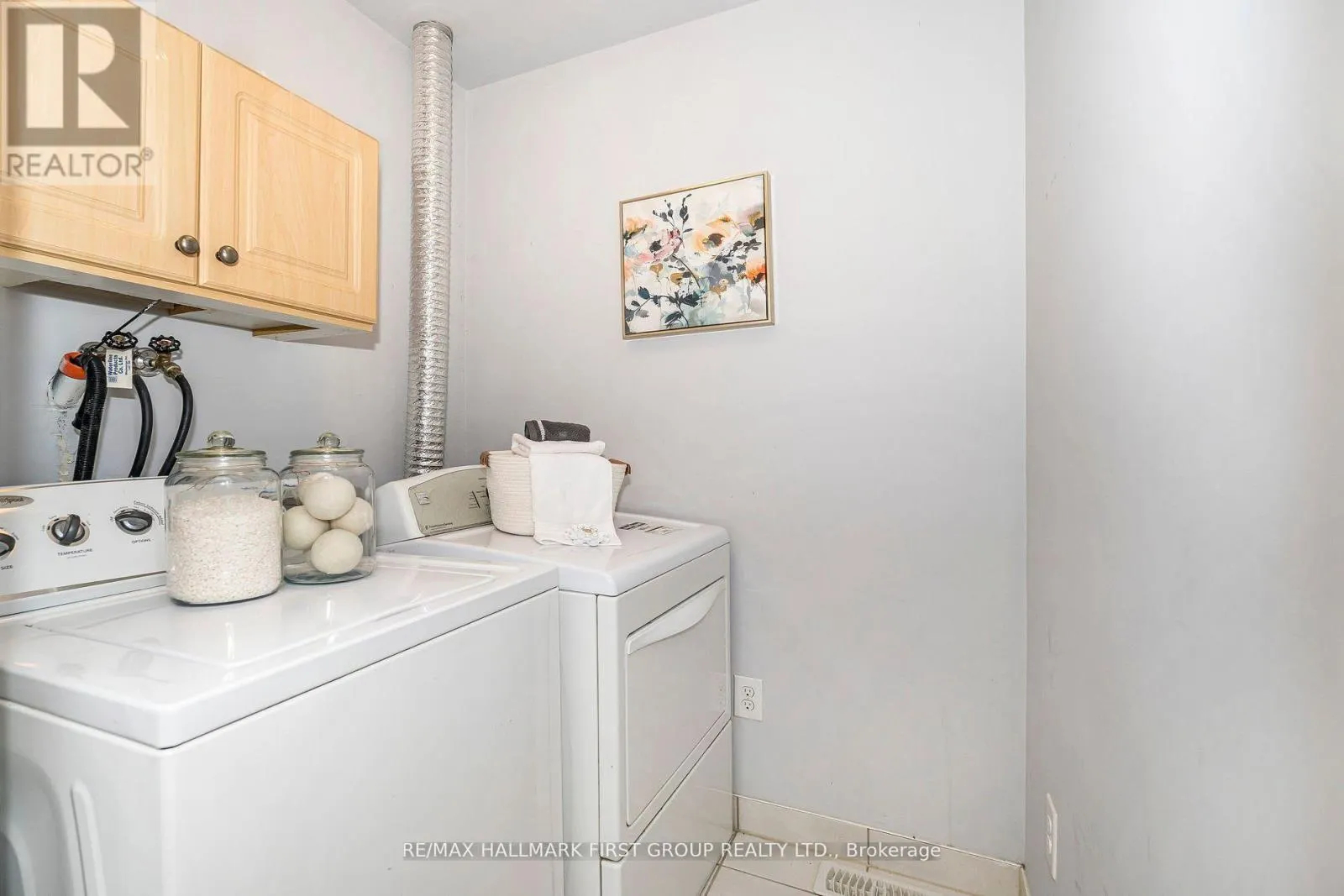 527 ROSSLAND ROAD E
