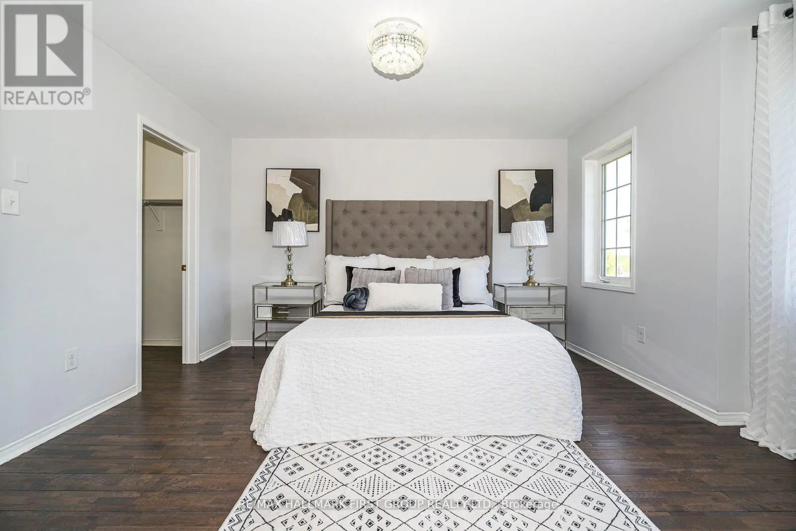 527 ROSSLAND ROAD E