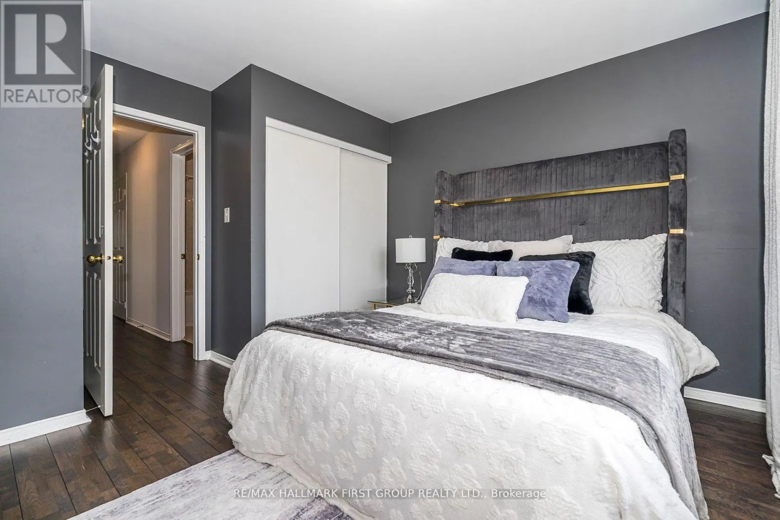 527 ROSSLAND ROAD E