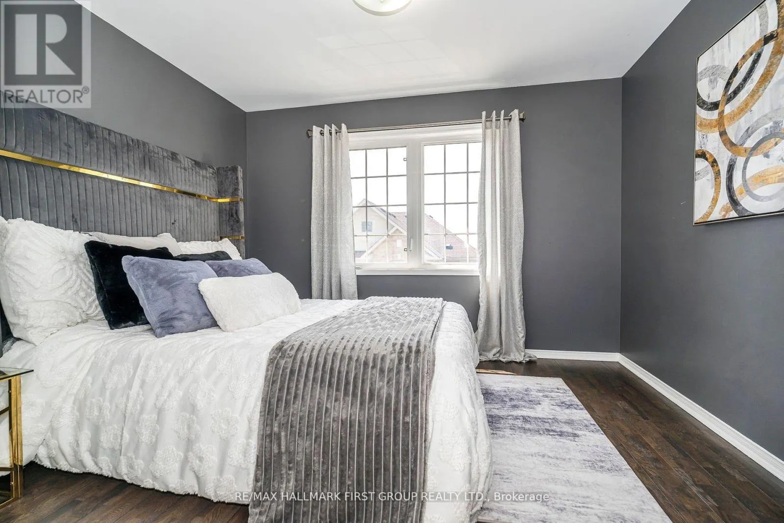 527 ROSSLAND ROAD E