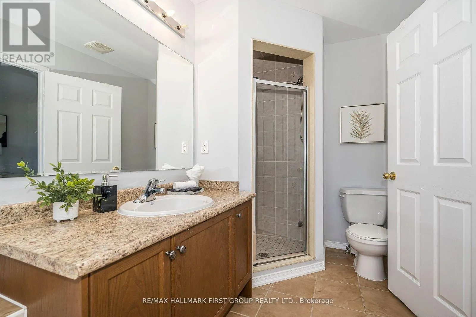 527 ROSSLAND ROAD E