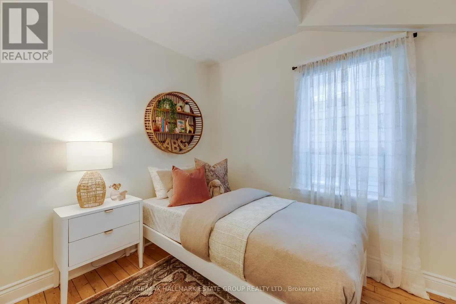 245 KENILWORTH AVENUE