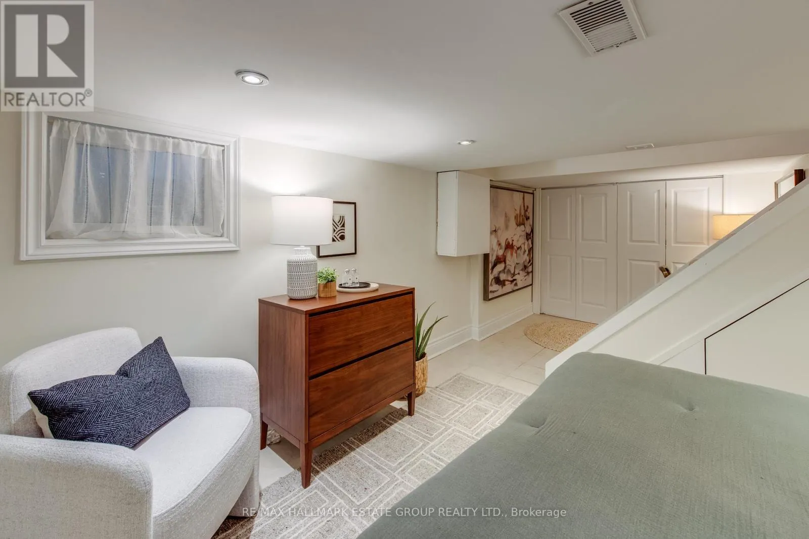 245 KENILWORTH AVENUE