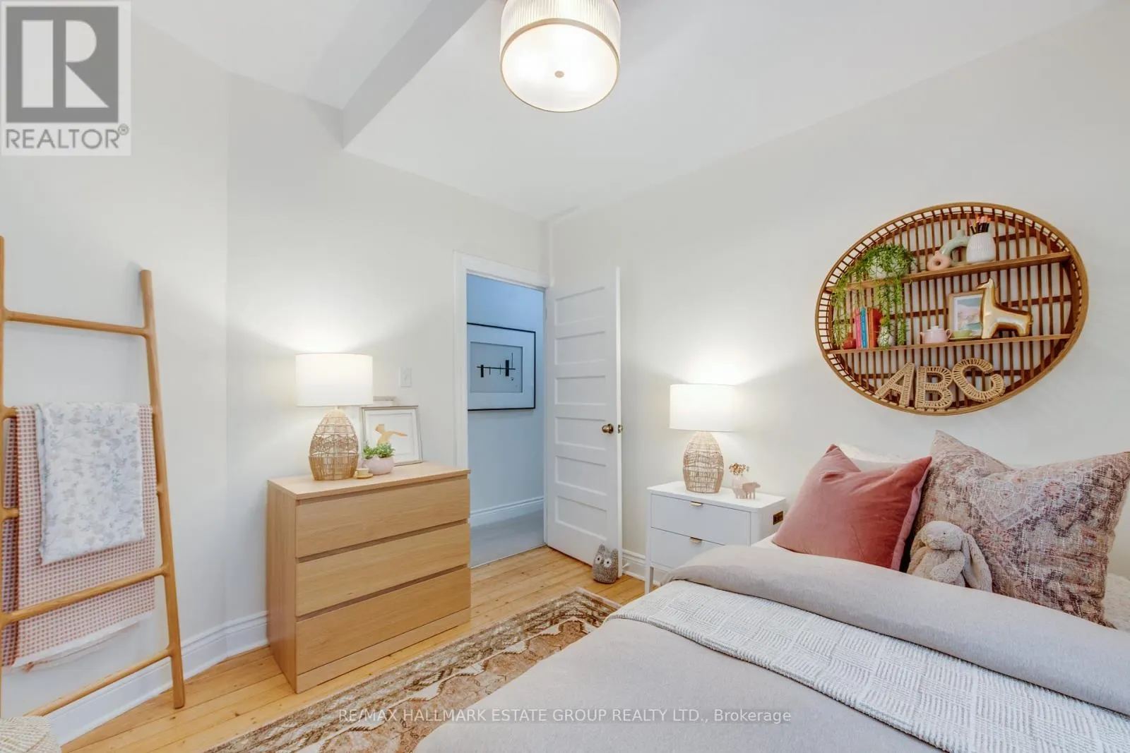 245 KENILWORTH AVENUE