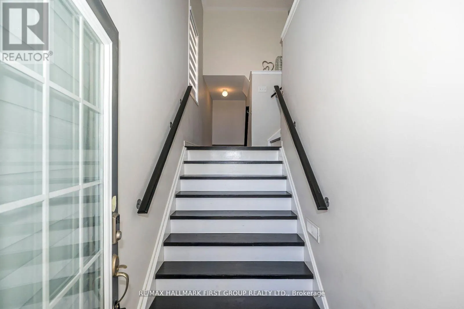 11 GRAYWARDINE LANE