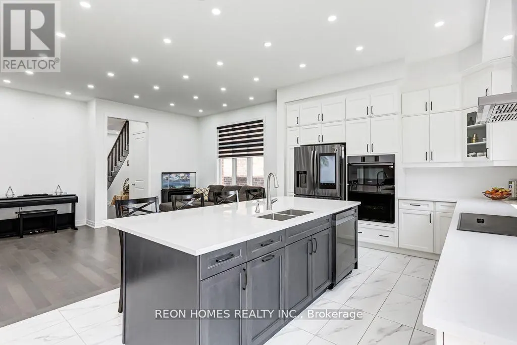 1423 SWALLOWTAIL LANE