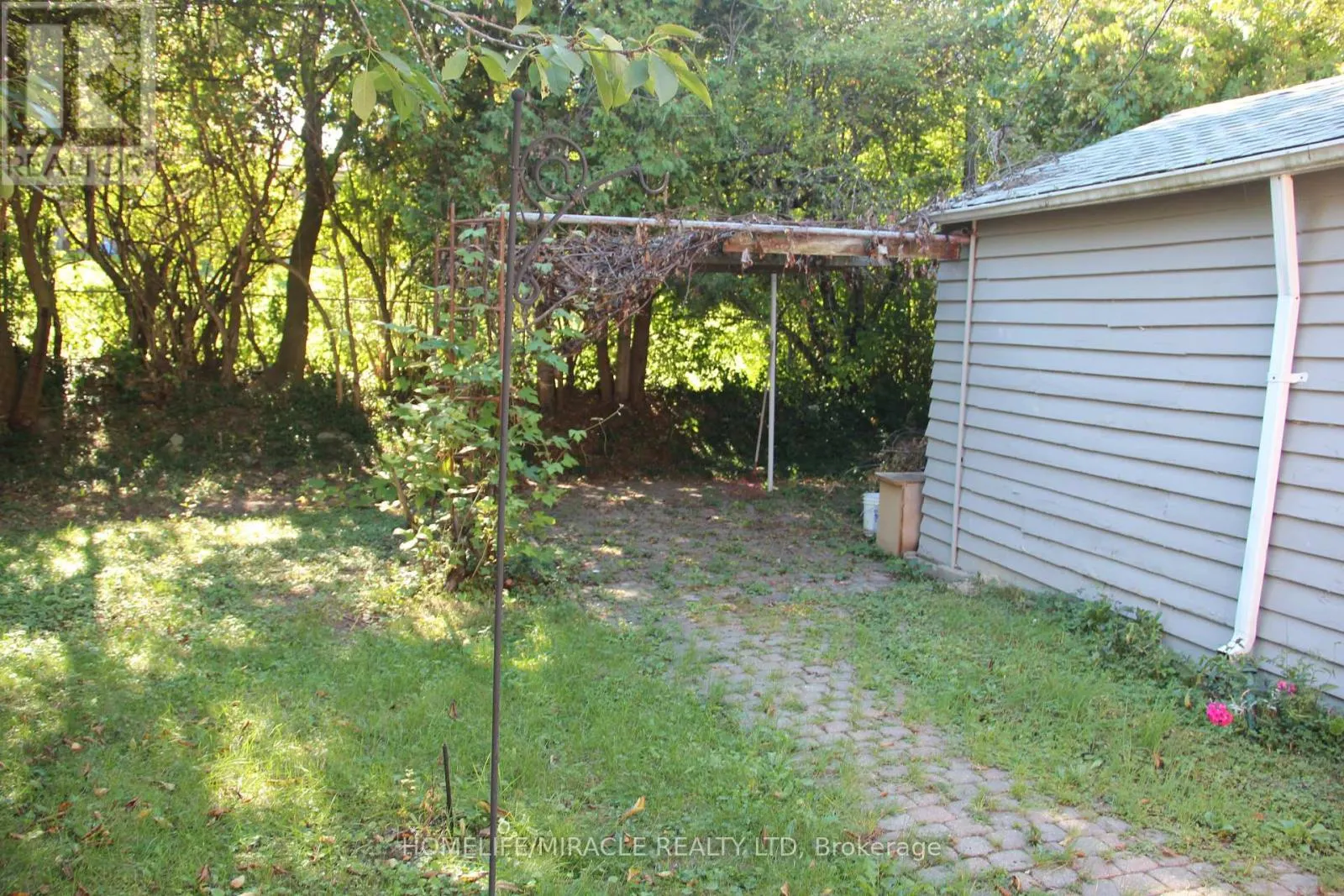 140 PORCHESTER DRIVE