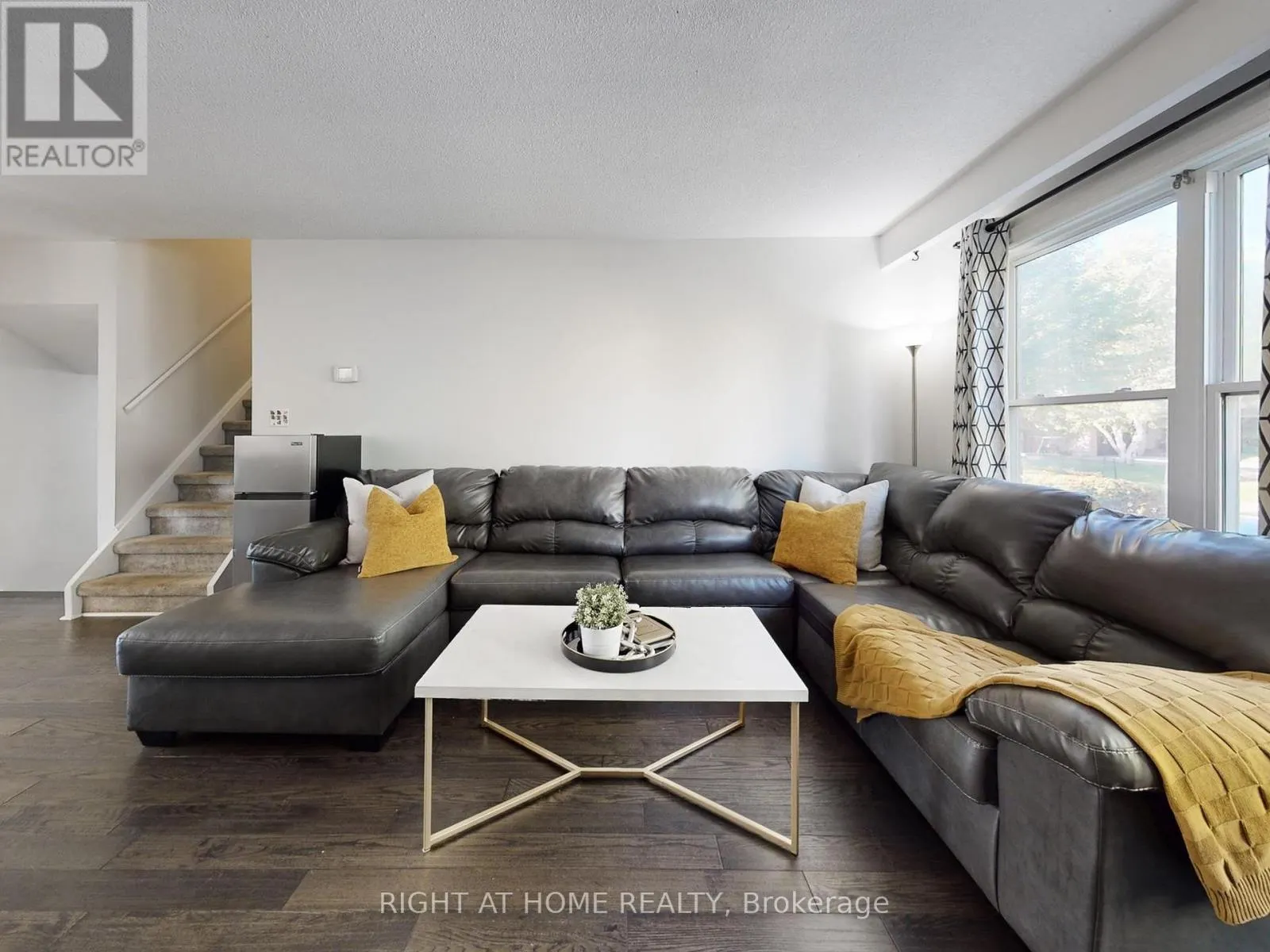 2 HETHERINGTON DRIVE