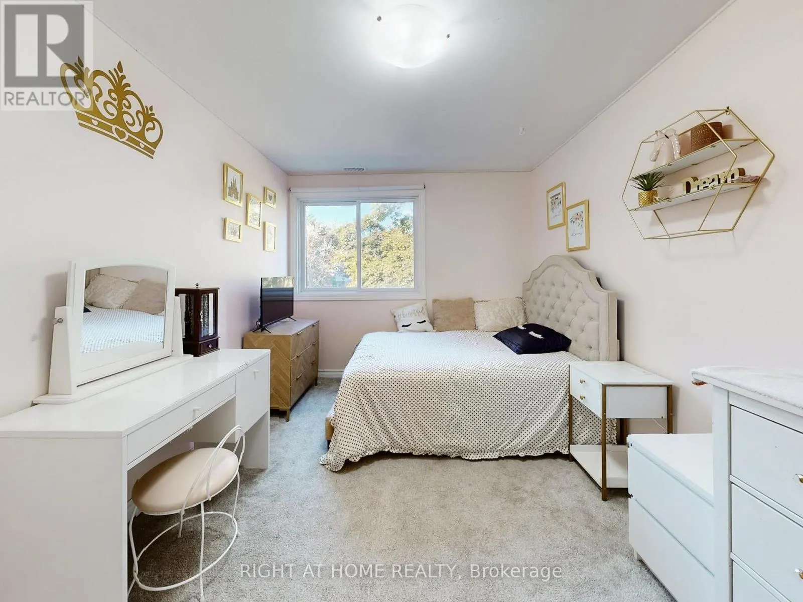2 HETHERINGTON DRIVE