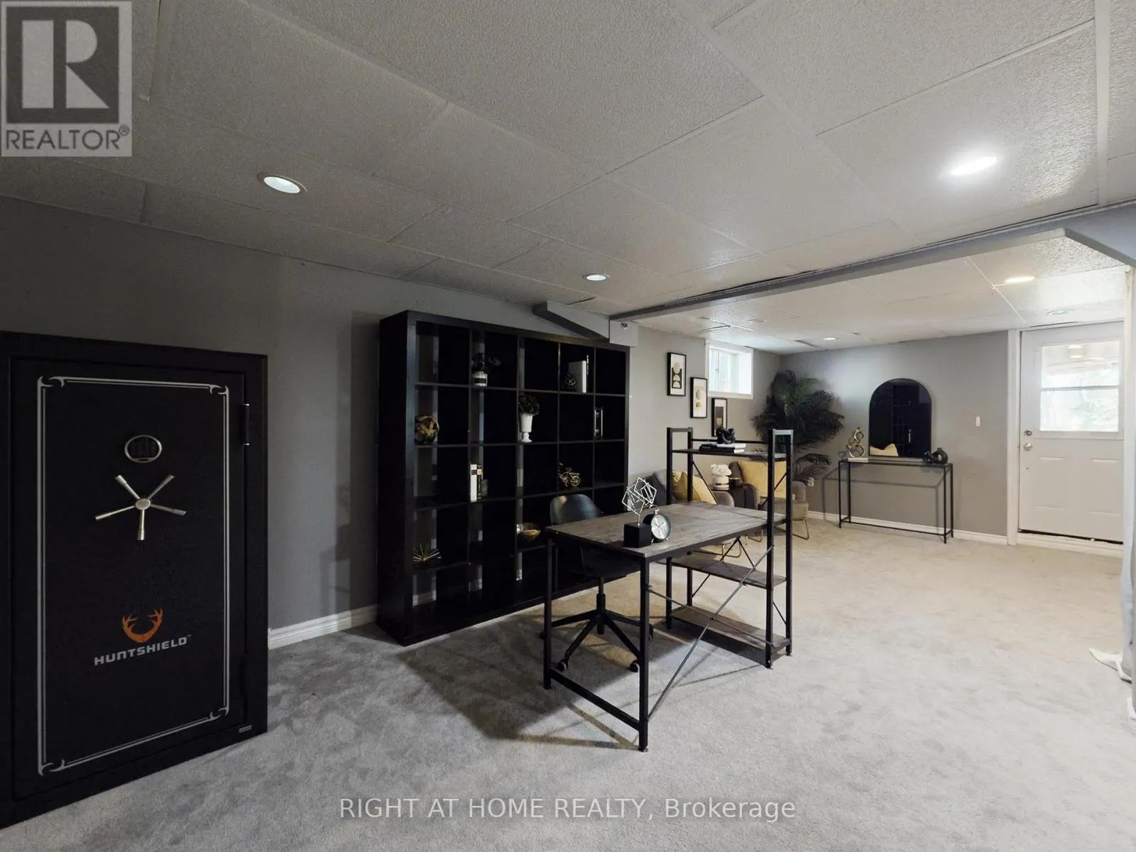 2 HETHERINGTON DRIVE