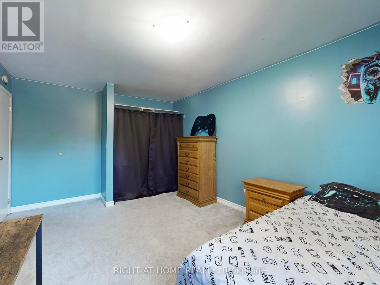 2 HETHERINGTON DRIVE