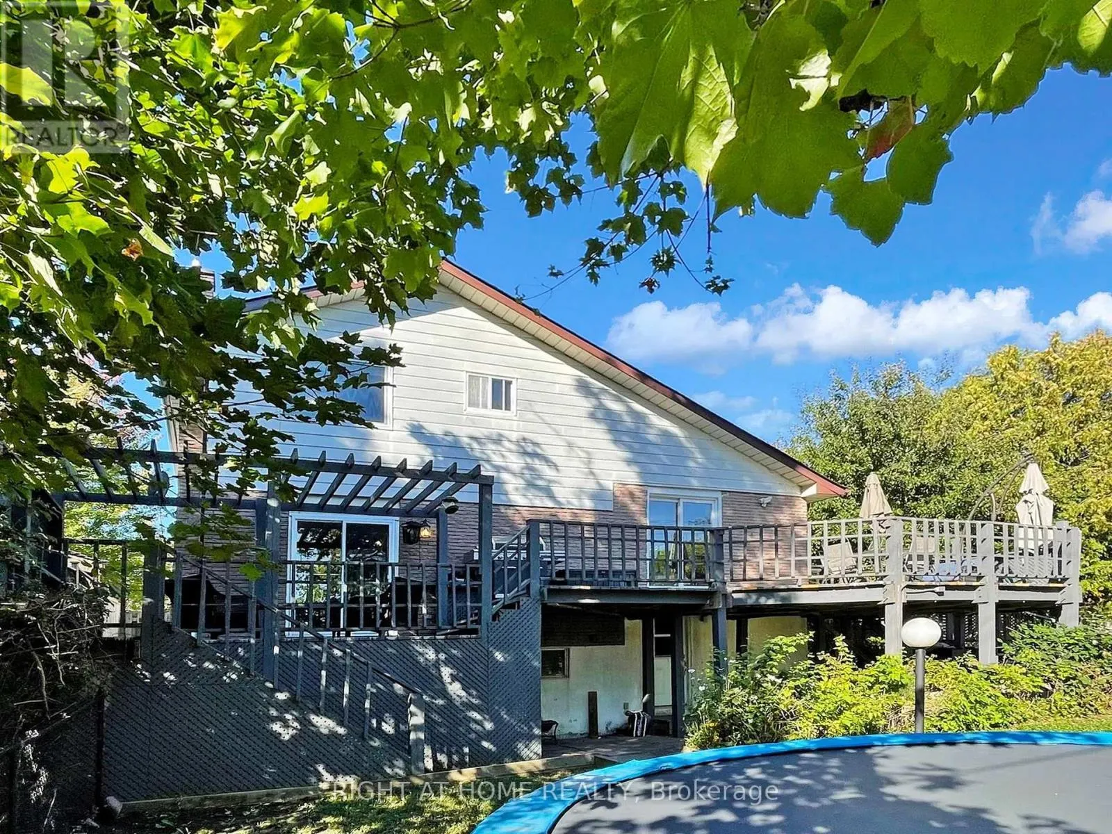 2 HETHERINGTON DRIVE