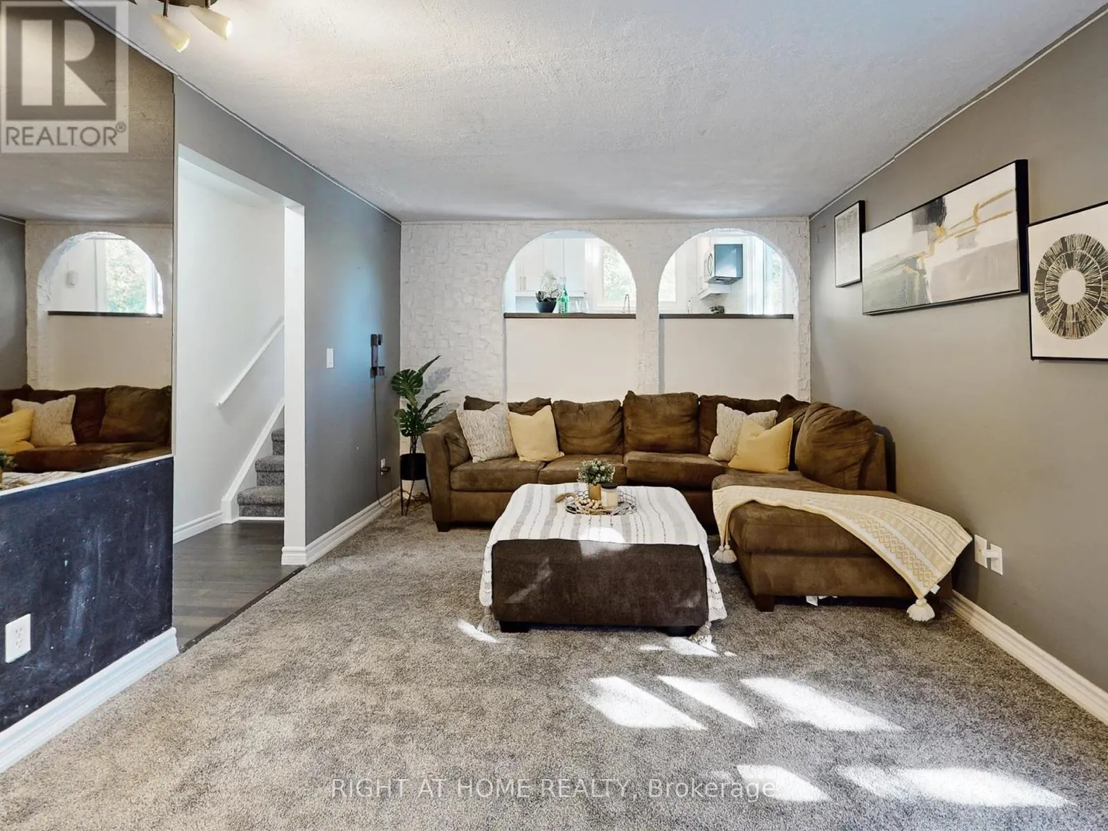 2 HETHERINGTON DRIVE
