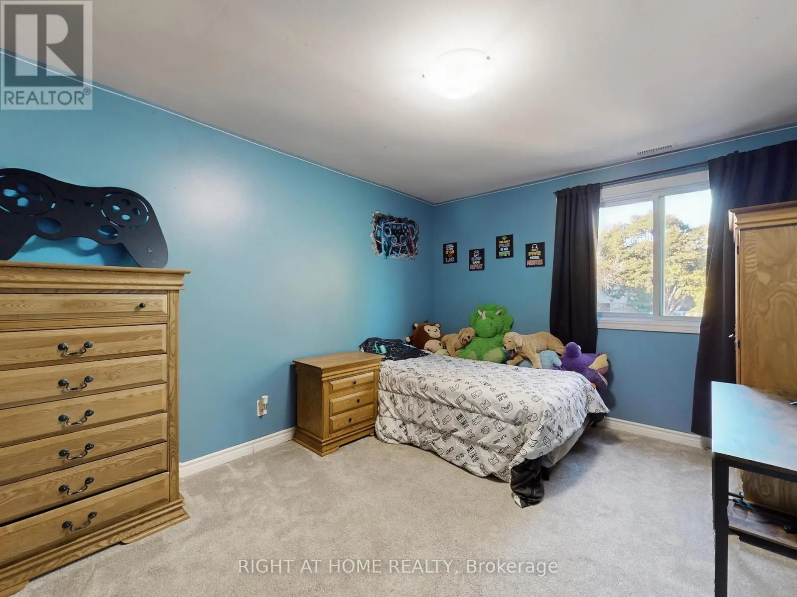 2 HETHERINGTON DRIVE