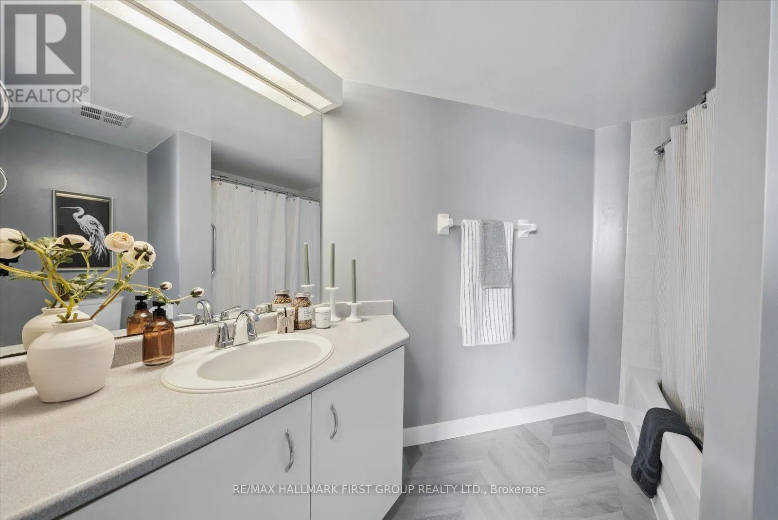 204 - 1625 PICKERING PARKWAY