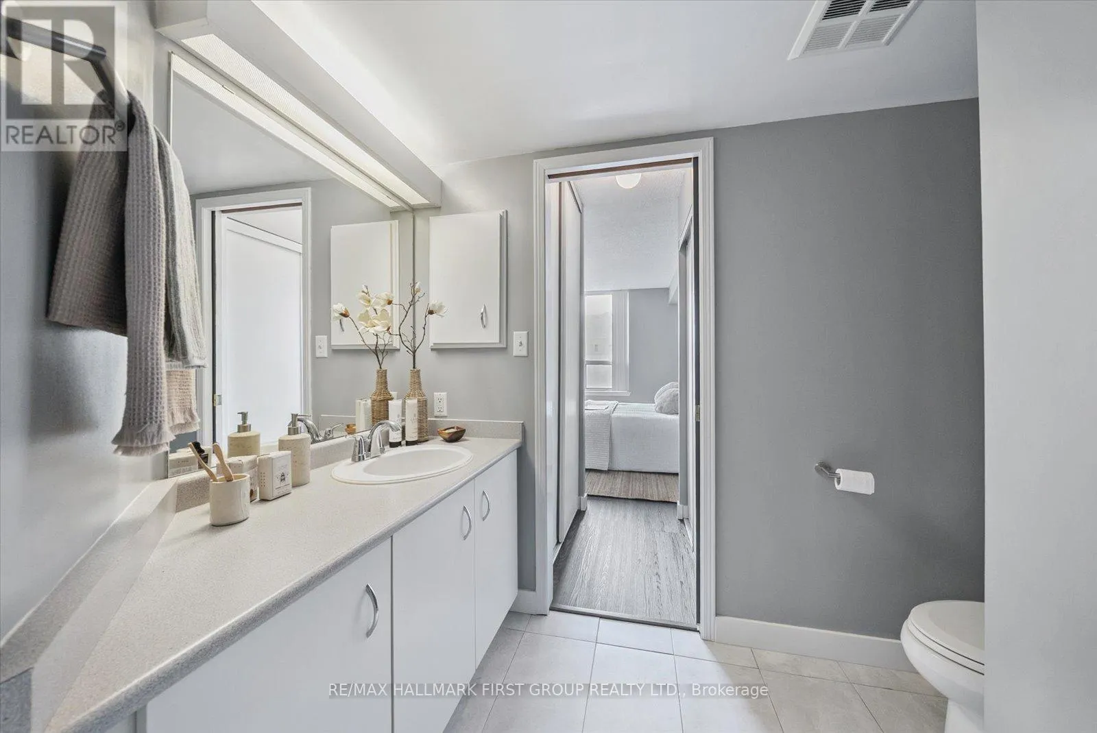 204 - 1625 PICKERING PARKWAY