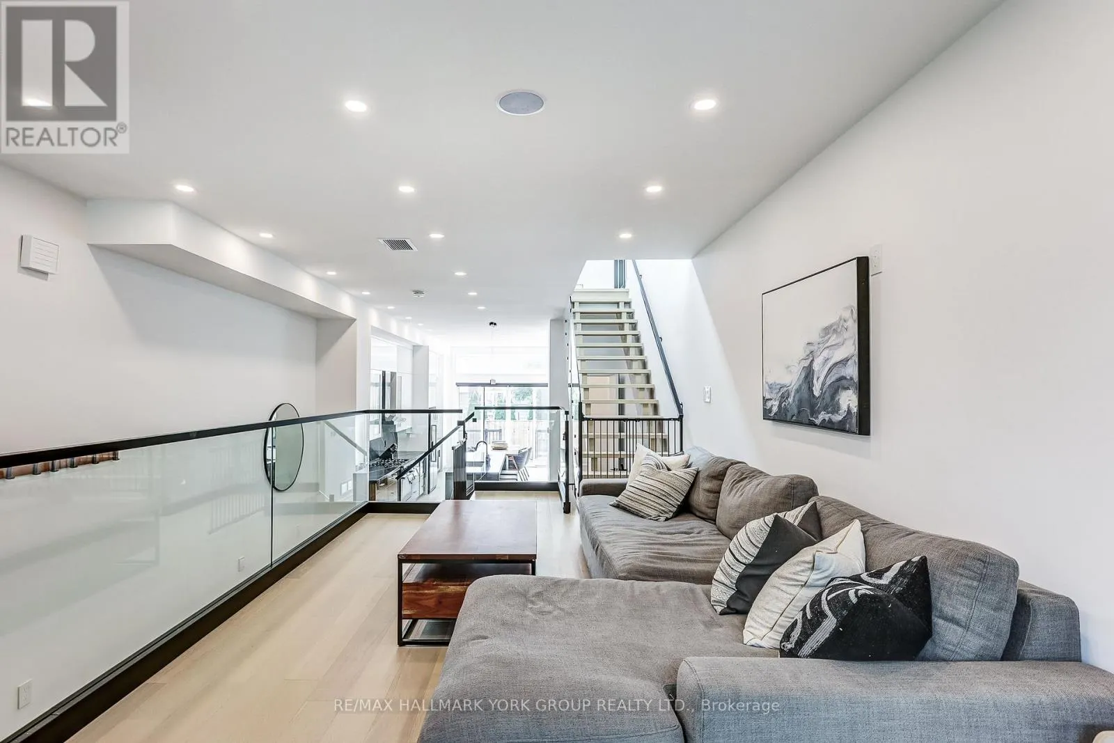109A HOLBORNE AVENUE