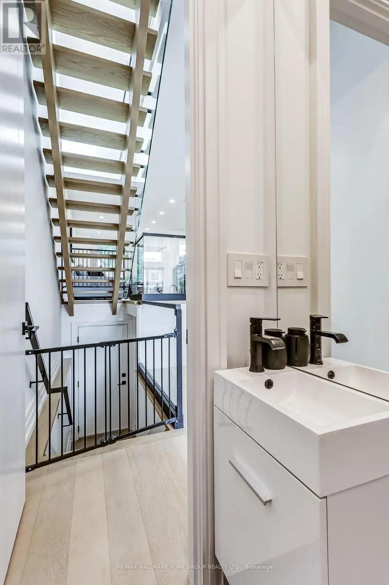 109A HOLBORNE AVENUE