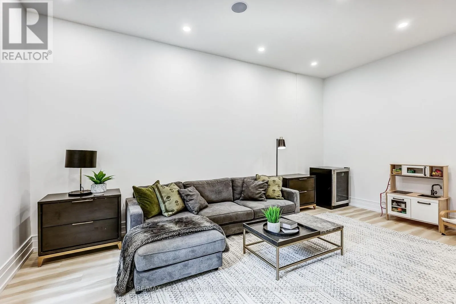 109A HOLBORNE AVENUE