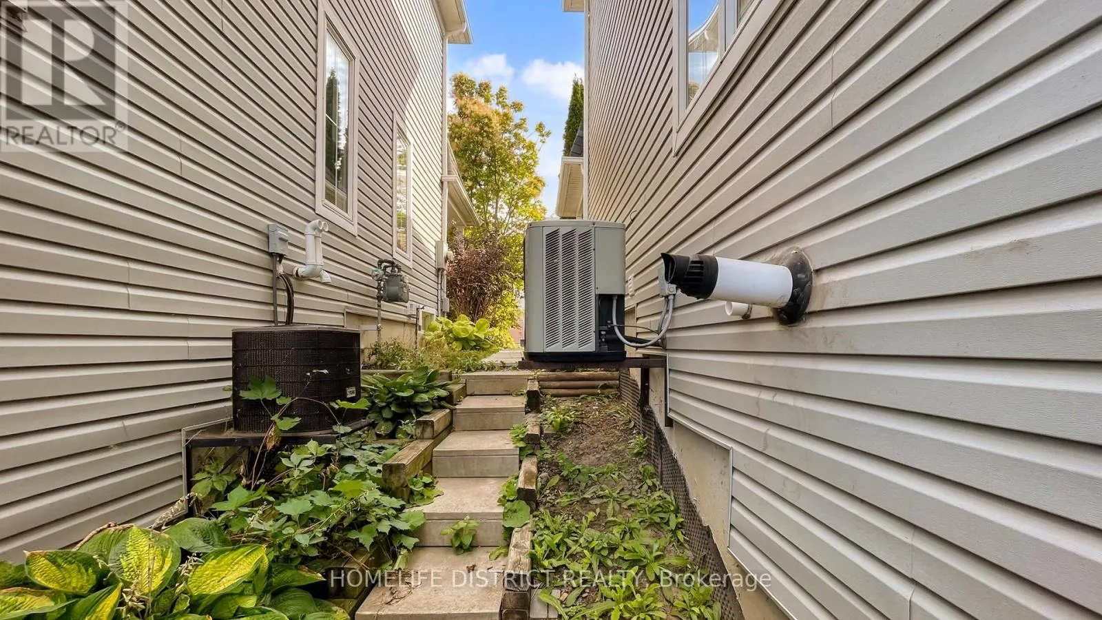 1688 SPENCELY DRIVE