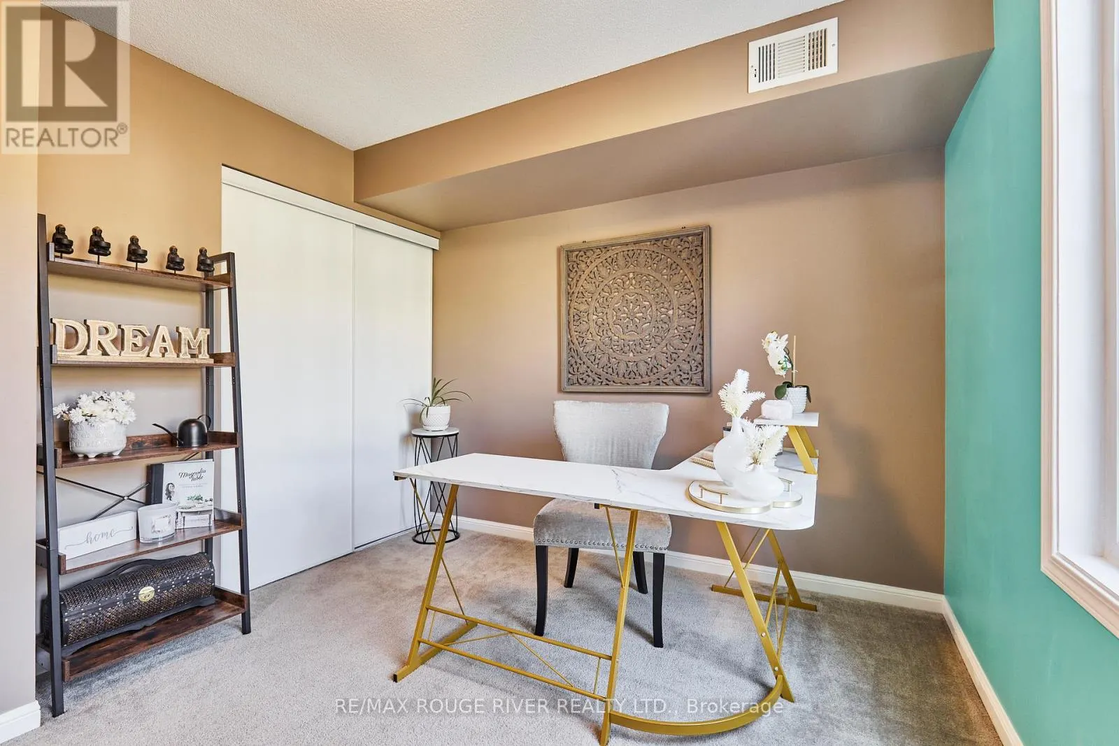 2 - 72 PETRA WAY