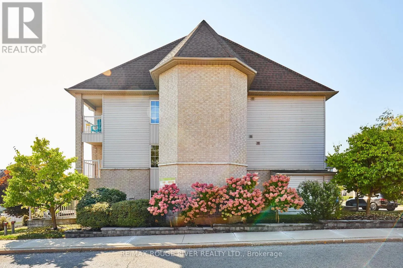 2 - 72 PETRA WAY