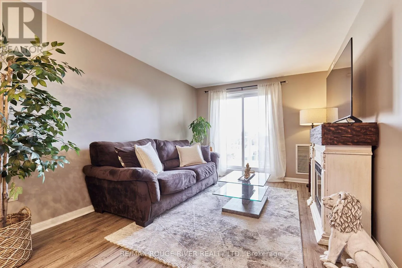 2 - 72 PETRA WAY