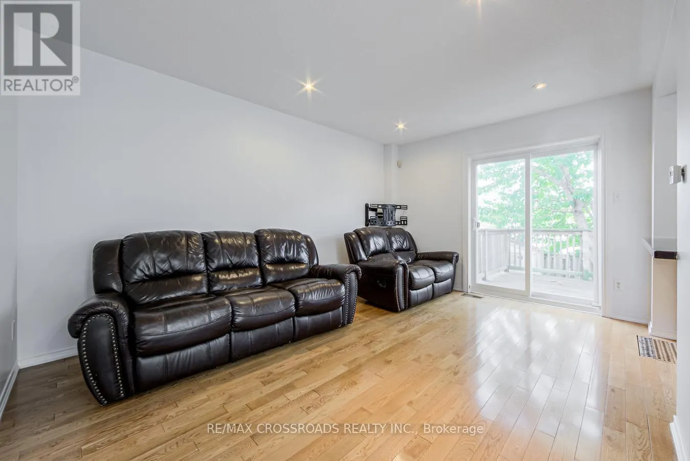 3 BRIMFOREST GATE