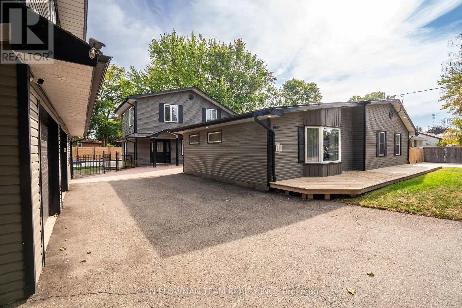 1007 DUNLOP STREET E