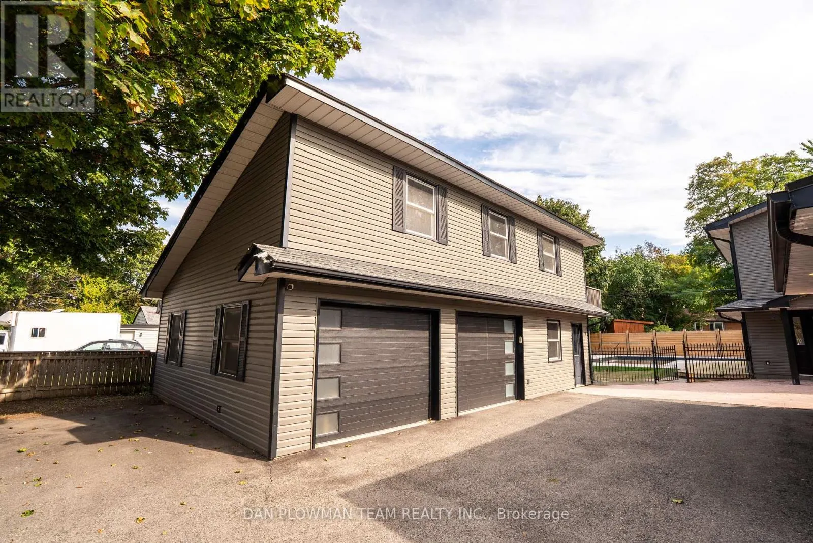1007 DUNLOP STREET E