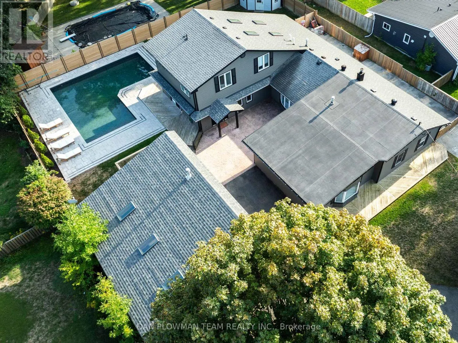 1007 DUNLOP STREET E