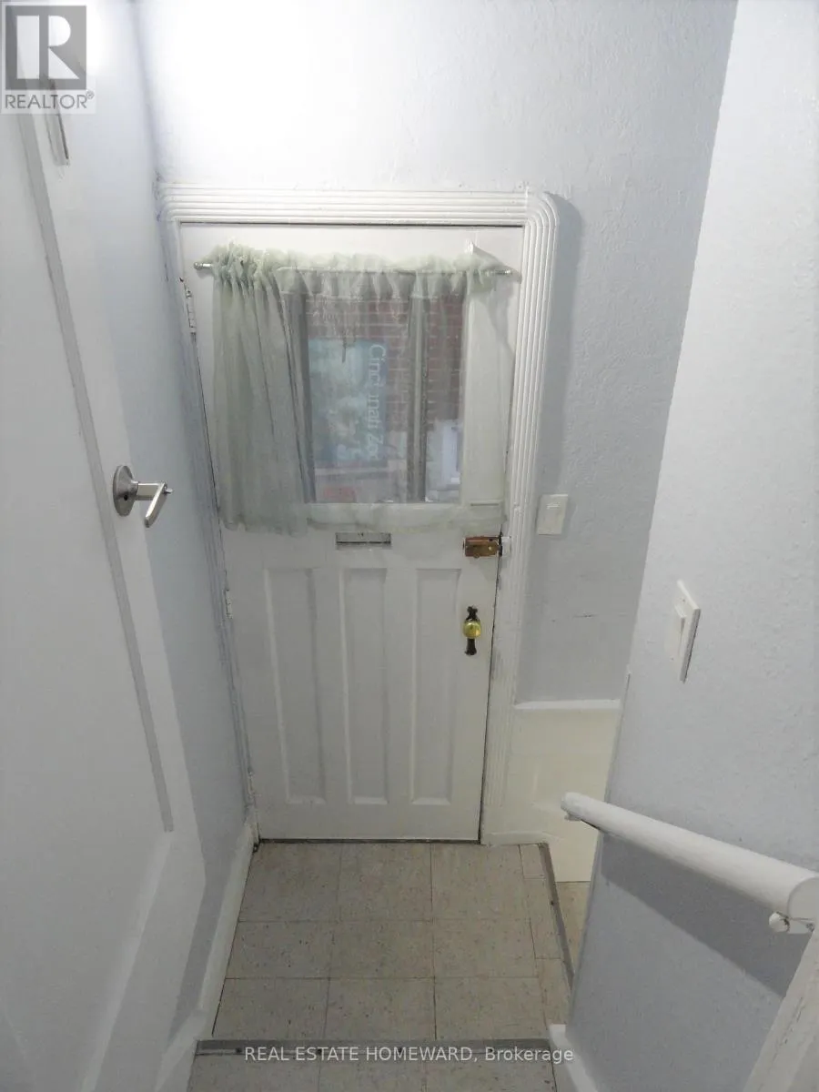(LOWER LEVEL) - 328 LINSMORE CRESCENT