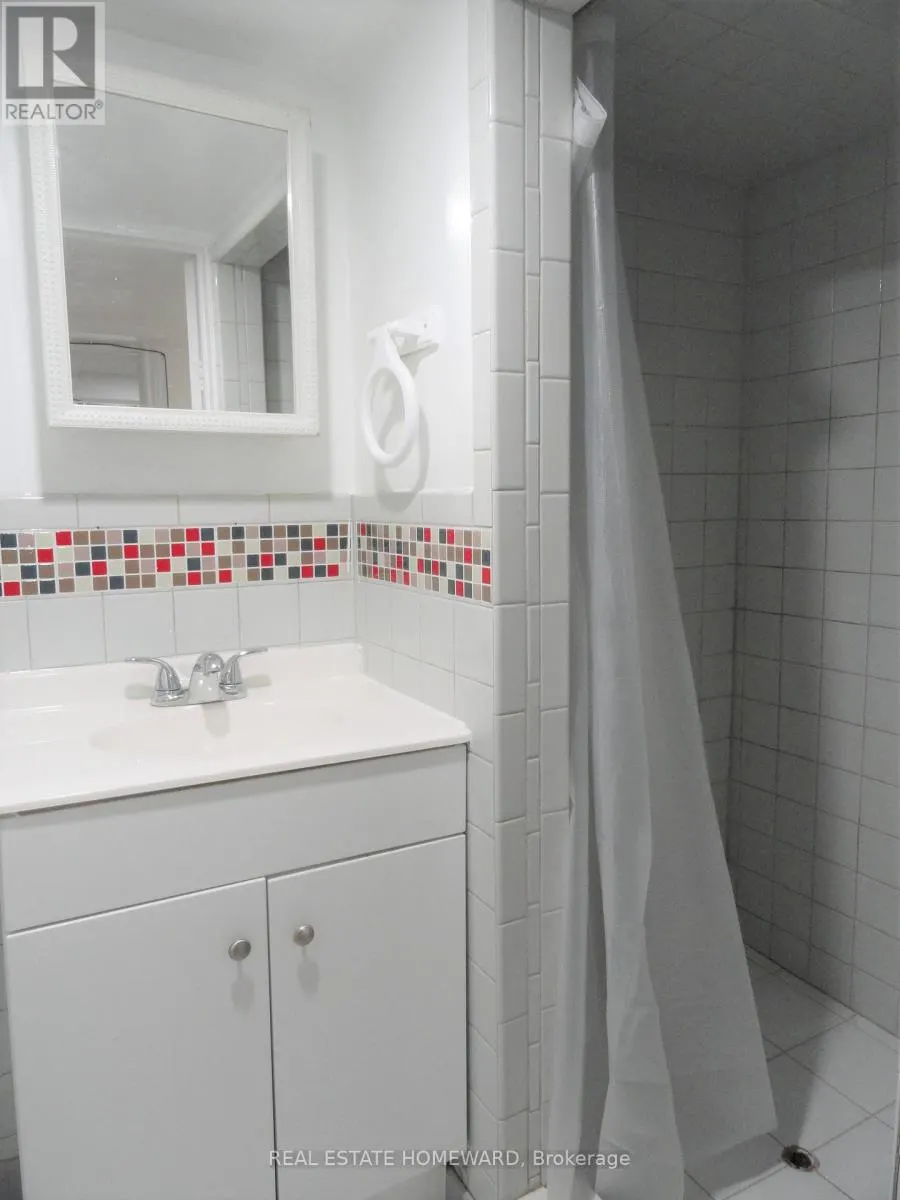 (LOWER LEVEL) - 328 LINSMORE CRESCENT