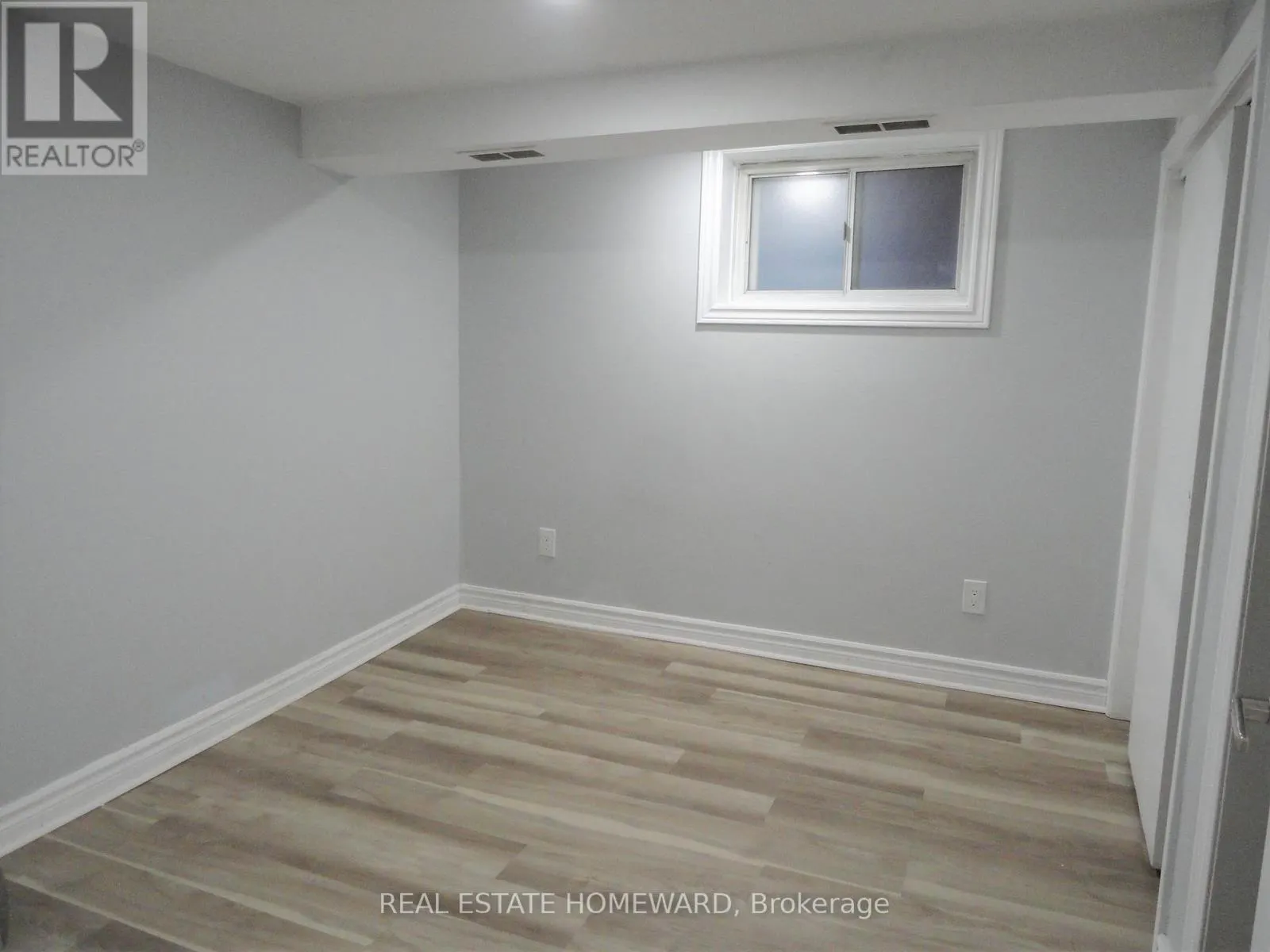 (LOWER LEVEL) - 328 LINSMORE CRESCENT