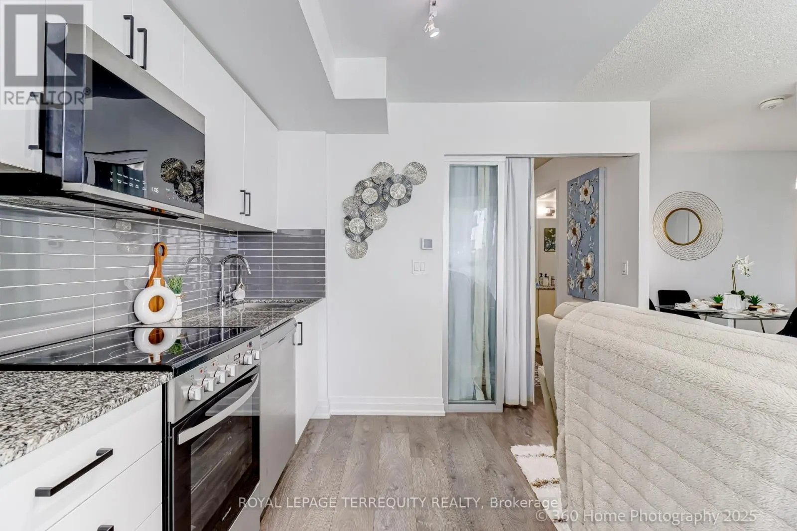 326 - 20 MEADOWGLEN PLACE